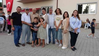 Demirbilekli çocuklara Almanyadan sürpriz oyuncak yağmuru