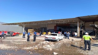 Demrede toptancı halindeki iş yerinde patlama meydana geldi