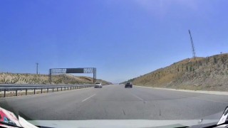 Denizli-Aydın otoyolunda ters yönü kullanan sürücü trafikteki insanların canını hiçe saydı