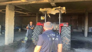 Depodaki traktör alev aldı