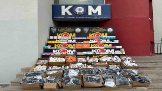 Depoya çevrilmiş gizli bölmede 31 bin 98 ilaç, bin 538 tıbbı malzeme ele geçirildi: 2 gözaltı