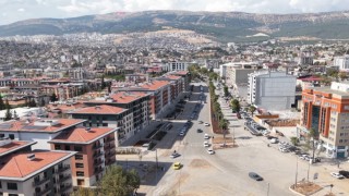 Deprem öncesi ve sonrası bir şehrin değişimi: Yıkılan yapıların yerine yeni projeler yükseliyor