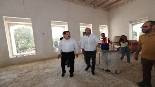 Depremde zarar gören tarihi valilik konutunda çalışmalar sürüyor