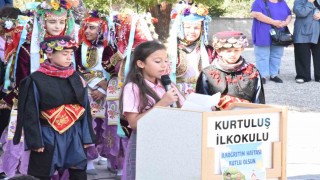 Depremin vurduğu Sındırgıda İlköğretim Haftası kutlandı