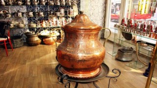 Dev bakraca evladı gibi bakıyor