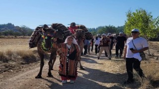 Deve kervanı 105 yıl sonra tarihi Hançalar Köprüsünden geçti