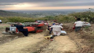 Devrilen traktörün altında kalan adam hayatını kaybetti