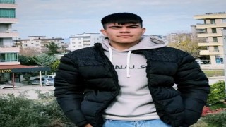 Devrilen traktörün altında kalan genç hayatını kaybetti