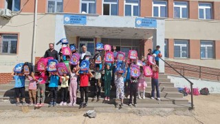 Diyarbakırda hayırseverlerden 82 okuldaki öğrencilere kırtasiye malzemesi desteği