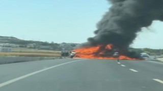 Diyarbakırda seyir halindeki kamyonet alev topuna döndü