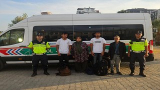 Dört düzensiz göçmen otoyol jandarmasına takıldı
