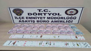 Dörtyolda kumar oynayan 3 şahsa para cezası uygulandı