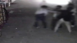 Döve döve bayılttılar, araya giren kızları da darbettiler