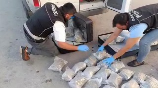 Dronla takip edilen minibüsten 35 kilo uyuşturucu çıktı