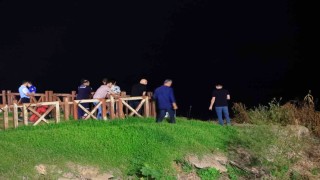 Düden Şelalesinde falezlerin kenarında bulunan kadın çanta ve terliği ekipleri alarma geçirdi