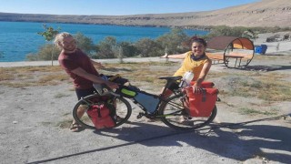 Dünya turuna çıkan Fransız çift Karapınarda mola verdi