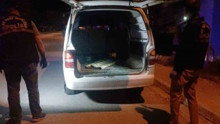 Dur ihtarına uymadı, araçla polis memuruna çarpıp kaçtı