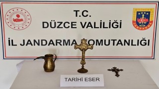 Düzcede kaçakçılara göz açtırılmıyor: Çok sayıda makaron, tütün ve tarihi eser ele geçirildi