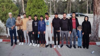 Edirnede 12 düzensiz göçmen yakalandı, sürücü tutuklandı