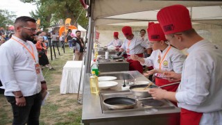 Edirnede genç aşçılar ekşili köfte için yarıştı