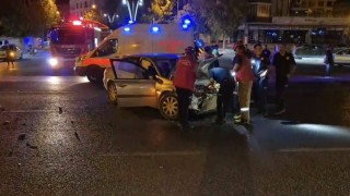 Edremitte kavşakta kaza: 1 yaralı