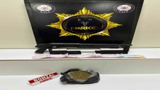 Eedremitte uyuşturucu operasyonu: bonzai ve silah ele geçirildi