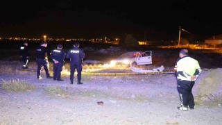 Ehliyetsiz ve alkollü otomobil sürücüsü takla atarak boş araziye girdi: 1 ölü, 1 yaralı