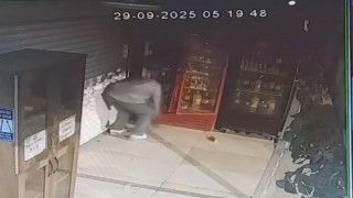 Elazığda büfeden hırsızlık kamerada
