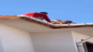 Elazığda çatıda tehlikeli çalışma