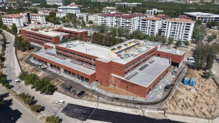 Elazığda CHPli belediyelerin yapımını üstlendiği okul halen bitmedi