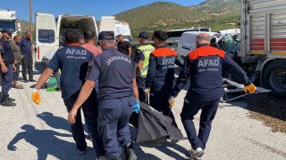 Elazığda hafif ticari araç tırın altına girdi: 1 ölü