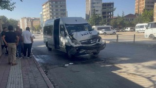 Elazığda minibüs otobüse çarptı: 8 yaralı
