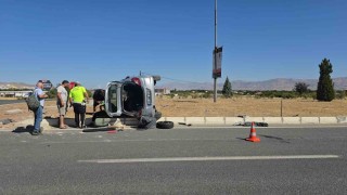 Elazığda motosikletle otomobil çarpıştı: 1i ağır 2 yaralı