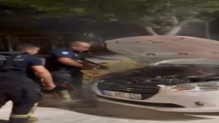 Elazığda seyir halindeki otomobil alev aldı