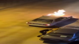 Elazığda seyir halindeki otomobil yandı