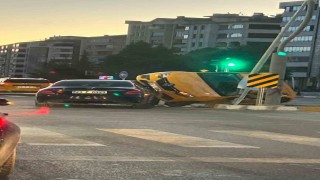 Elazığda ticari taksi ile otomobil çarpıştı: 2 yaralı