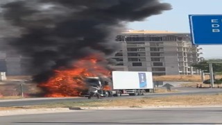 Elazığda tır alevlere teslim oldu