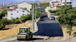 Elazığda yol yenileme çalışmaları sürüyor