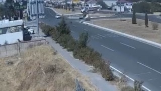 Elazığdaki kaza güvenlik kameralarına yansıdı