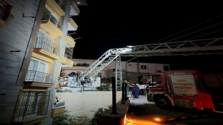 Elektrik panosundan çıkan yangında 50 vatandaşı itfaiye kurtardı