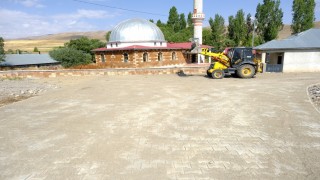 Eleşkirt Abdiköyde 2 bin metrekare kilit parke taşı döşendi