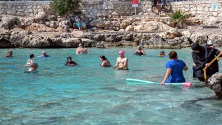 Emekli Evi üyeleri Yapraklı Koyda denizin keyfini çıkardı