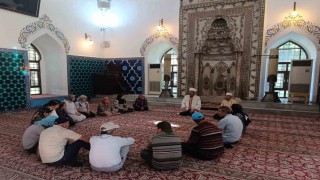 Engelli bireyler Muradiye Külliyesinde