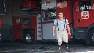 Engelli itfaiyeci çok sevdiği mesleğinden hiç kopmadı