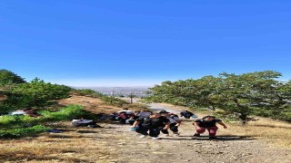 ERÜ öğrencileri hem zirve tırmanışı hem  çevre temizliği yaptı