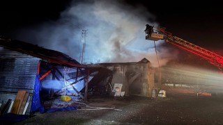 Erzincanda müştemilat alevlere teslim oldu