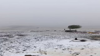 Erzurumda Çakmak Dağı beyaza büründü