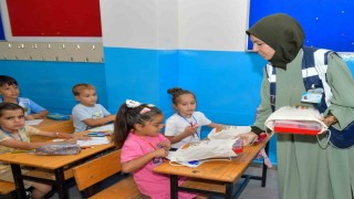 Esenyurt Belediyesi 26 bin öğrenciye kırtasiye seti dağıttı