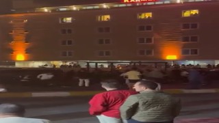 Esenyurtta alkollü iki grup arasında çıkan kavga kamerada