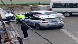 Esenyurtta muayenesi olmayan sürücü polisten kaçtı, servis aracında vurarak durdu